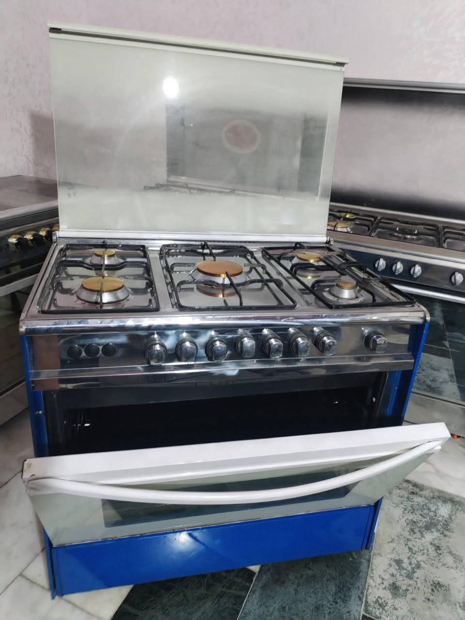 طباخ ايطالي لون مميز يناسب الذوق الجميل وبس بسعر 175 الف مع ظمان تشغيل امن 
للتواصل 
***********
