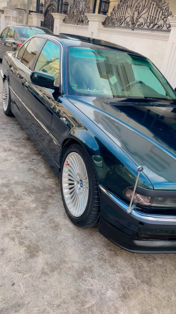 سلاو هاورئيان بيئم مؤديل ١٩٩٨كاسيحةي 740. 8بستون ناو زةرد گير توماتيك كوشين كارةباي ئاوينة كارةباي تةبريد تاية ويل لوك سيارةكة تا بلي جوانة لة رسم زؤر جوانترة فول فول تازة رون گير مةكينة گؤراوة بةنزين زؤر كةم دةخوات سيارةكة ئارم باكانةية بةشةرت شوين هةولير  گؤرينةوش دةكةم لةسةر دل گرتن ***********ئادمين گول أربيل, العراق
