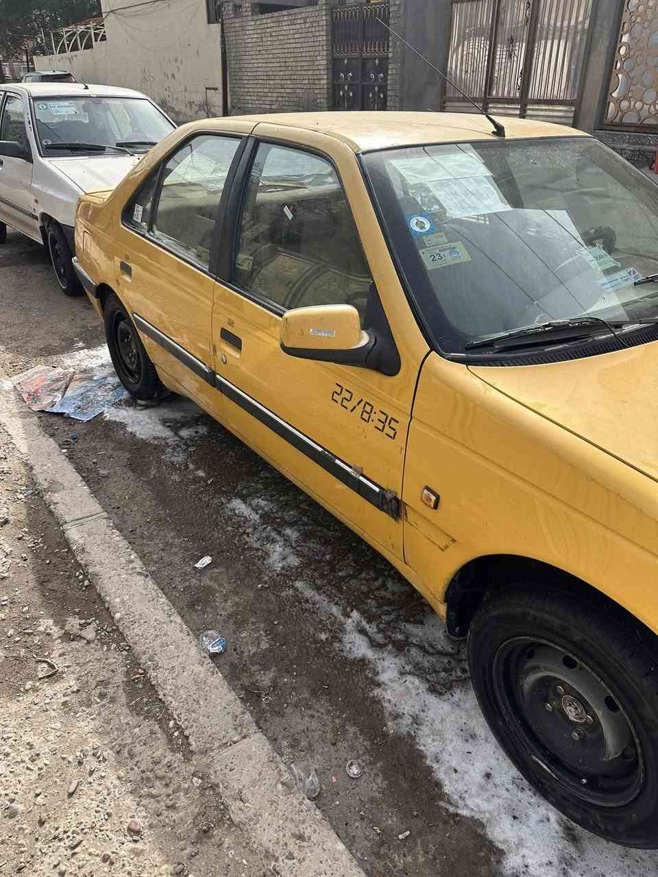 السلام عليكم
بيجو لميس 2013 رقم إنكليزي بسمي مصفره هيئه وغرامات 
هزه جديده كير مكينه مكفولات 
السعر 32 
العنوان بغداد الجديده 
رقم الهاتف ***********
