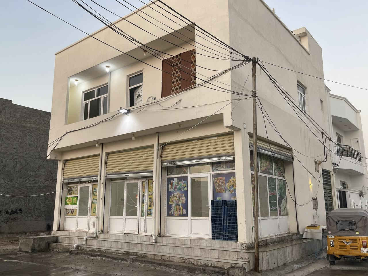 محلات الايجار 
‏100متر كامله مفتوحه
التحرير الحولي زراعي بشارع الجامع  الحي القيوم
‏***********
