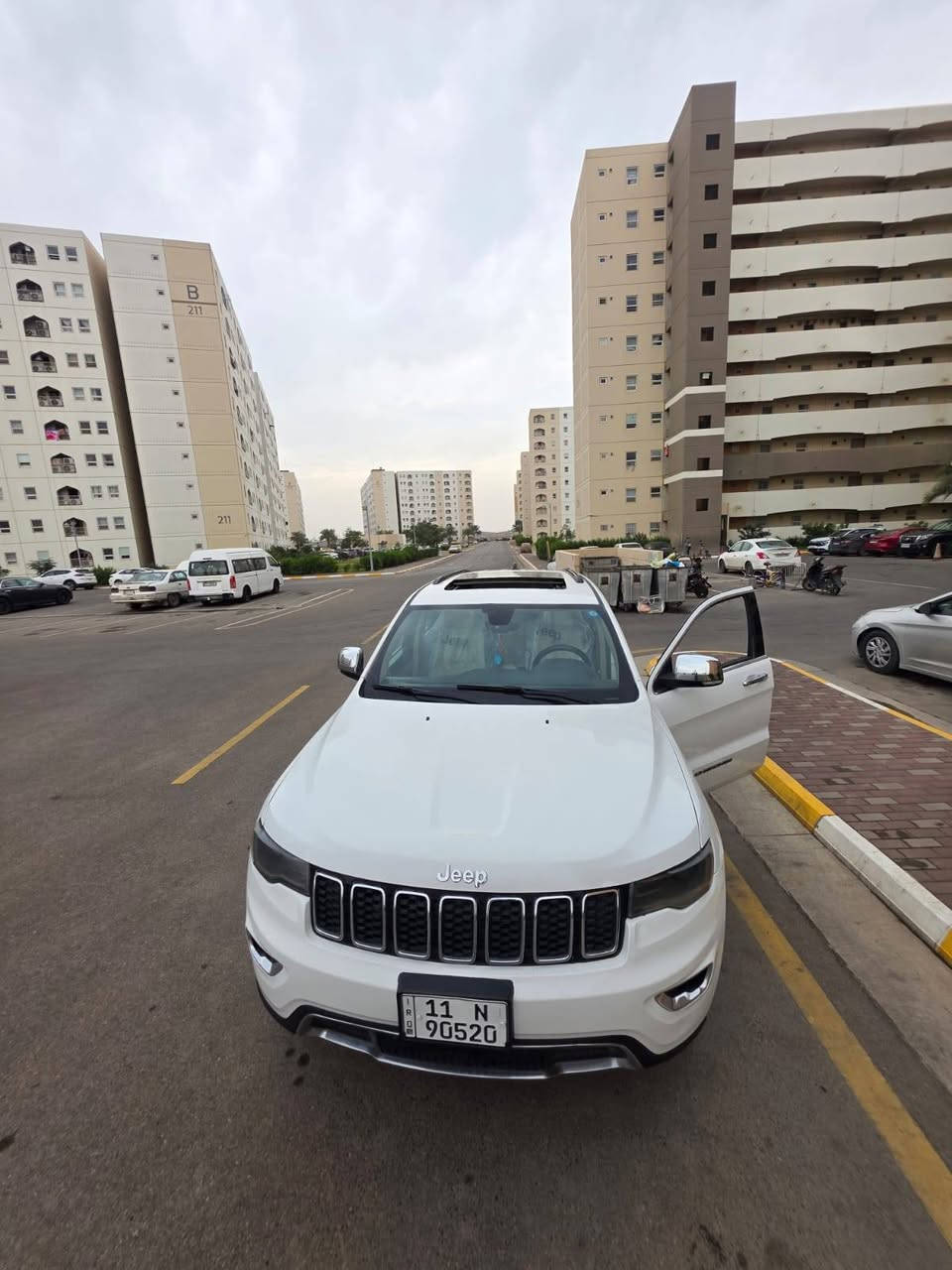 السلام عليكم جيب كران شيروكي وارد امريكي لمتتد فول مواصفات فتحه كشن جلت تخزين مومري  حساسات خلفيه تحكم استيرن شفتات تخم تاير سياره 3600 السياره بسمي تحويل ثاني يوم الرقم السياره حلو بغداد السياره حادثه بمريكه فقط بابين وبس السياره عارضه 200$وبيه مجال بسيط للاستفسار ***********
