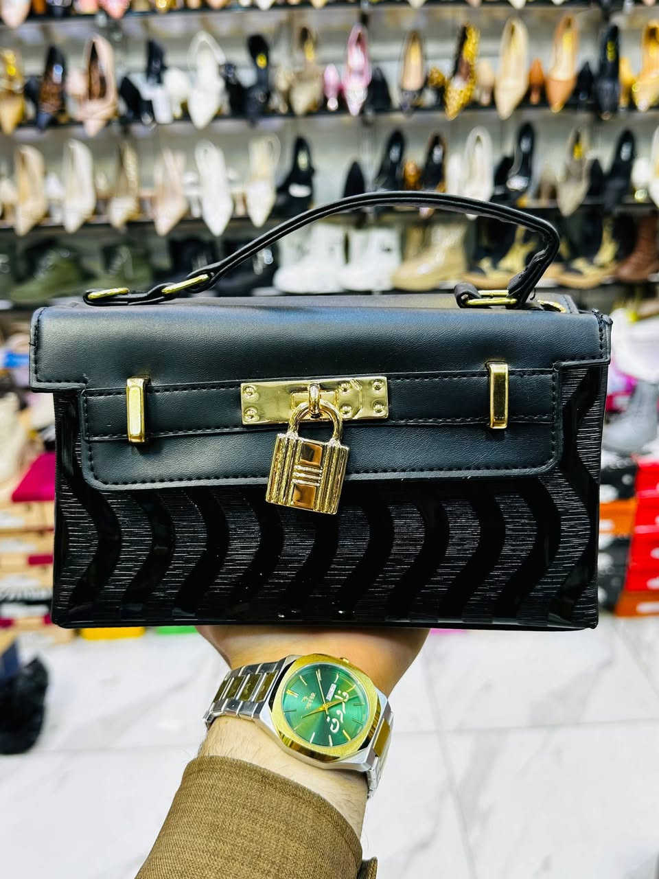 وصلتنا $   ، موديلات جديدة مختلفة 😍
أحدث الموديلات لـ 2026 
 
✅ تميزي بإطلالة جميلة وساحرة مع (#محلات_فاروق_عمر )

#تخفيضات 
يتوفر حقيبة👜 نسائي بوكس أصلي 
سعر القطعه ١٠ آلاف 

🌺 تواصلي عبر الخاص واطلبيه الآن قبل نفاذ الكمية او واتس ***********

العنوان/ الفلوجة  شارع كراج الفورتات خلف الحديقه العامه قرب___ مول الوليد___
تتوفر خدمة التوصيل لكل العراق ب🚕
إلى بغداد خلال 24 ساعة - وإلى المحافظات خلال 48 ساعة
