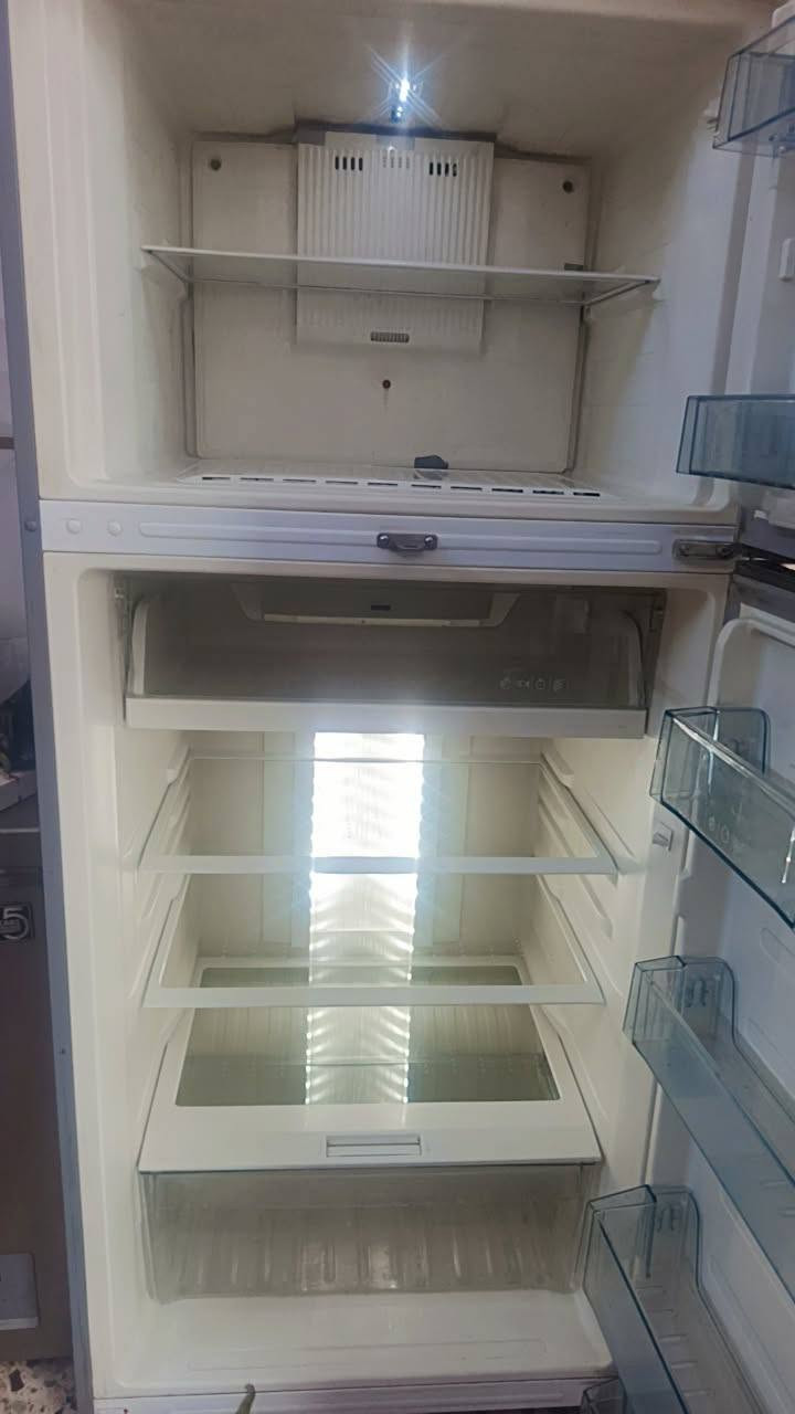 السلام عليكم ثلاجه ميديا نضيفه جداً مال شركه يعني مامستخدمه اهواي الشراي على هذا الرقم*********** السعر ٢٥٠
