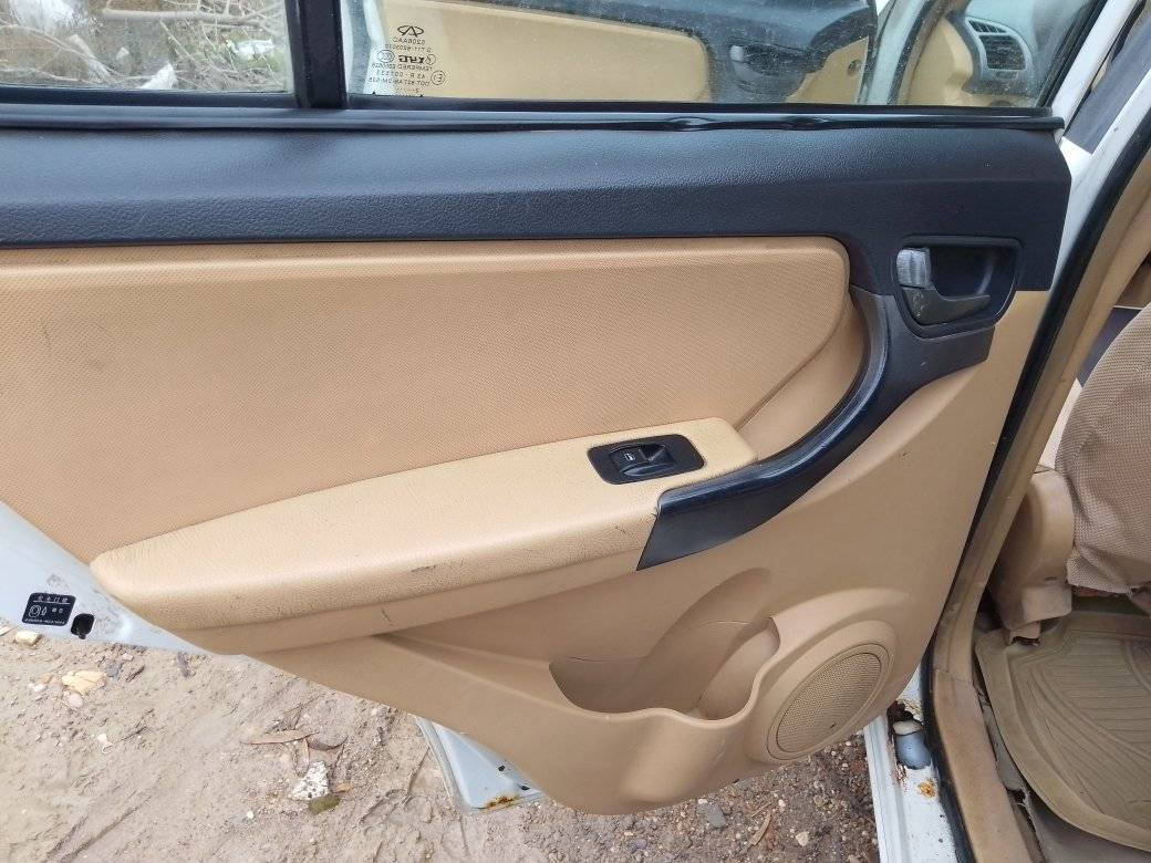 السلام عليكم شيري تيكو موديل ١٣ رقم ديالى مكان السيارة ديالى بعقوبة السعر ٥٢ وبيها مجال للاتصال ***********
