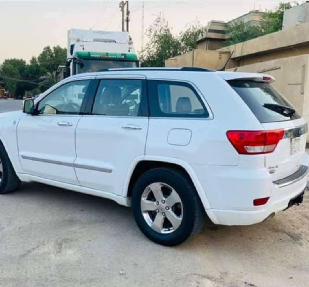 السلام عليكم جيب اوفر لان خليجي. موديل 2013 رقم بغداد الجديد تريد تحويل باسم السياره فول الفول خليجي. كلين  مكفووله من الحادث والتبديل بيه ثنين  صبغ. موضح بالسونار  ملاحظه المحرك 8 سلندر ارتي.  الموصفات. كشنات جلد. شاشه كبيره اماميه رادار.  باب خلفي كهربهائي.  فتحه سلايت بانوراما..
وبيها بعد موصفات.  السعر 165$ وبيه مجال الشراي يتصل على الرقم *********** بغداد حي الخطيب
الويل مبدل 20
