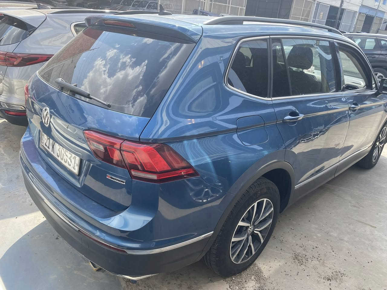 فولكس واكن تيكوان موديل : 2020
اللوان : ازرق ميتالك
ملاحظة السيارة : السياره حادث جاملغ خلفي وباب خلفي عندي سونار ابيعلك عل سونار 
رقم سليمانيه بأسمي
المواصفات : 
فول فول مواصفات 1/1
ابواب بصمة
‏‎بصمة تشغيل 
تشغيل عن بعد : Remote Start‏
‏‎شاشة دشبول ديجيتال
شحن وايرليس ‏‎
كاميرا
هاند بريك بصمة
اوتو هولد :    Auto Hold
اوتو ستارات : Auto Stard 
اوتو ستوب : Auto Stop‎
رادار امامي (تحديد مسار)
‏‎رادار جانبي (نقاط عمياء)
كشنات جلد لون اسود
كشنات كهربائي 
‏‎كشنات هيتر 
تحكم ستيرين
تبريد مركزي
لايتات ليد وعدسة زينون بيلادي
‏‎بكلايتات LED بيلادي
‏‎ويل كروم سبورت
السعر  160 وبيها مجال قليل 
‏‎وبعد هواية مواصفات…
‏‎لاستفسار اكثر الاتصال علی هذا الرقم
☎️ *********** واتساب 
عنوان📍بغداد حي الخضراء
