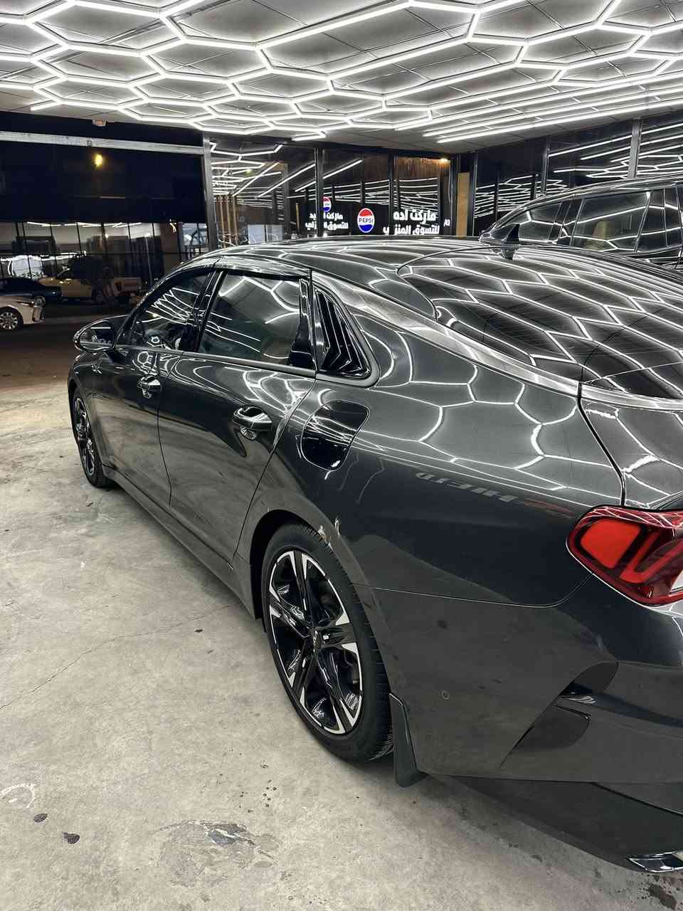 كي فايف K5
موديل 2023 فول موصفات ViP
فئه جي تي لاين اعلى فئه بالمواصفات فول للاخير 
سياره رقم بغداد حره تحويل ثاني يوم
ماشيه 33 
مكينة 1600 تيربو ✈️
الموصفات 
خمس كامرات 
تقديم و ترجع سياره من خلال بصمه 
_شاشه تاب كبيره
_كشن كهربائي
_تدفئة كشنات
_تدفئه ستيرن
_شحن لاسلكي
-رادار 360 
-نقطه عمياء
-توقف ذاتي عند الاقتراب امامي وخلفي 
قياده ذاتيه
تحديد مسار 
مثبت سرعه 
اربع انظمه قياده
سماعات صوت بيوس 
حساسات امامي خلفي
كامرا دوارا 
بنوراما 
اتو هولد 
سايد بريك بصمه 
ترحيب عند الاقتراب
دخول ذكي 
صندوق ذكي متحسس 
بصمه تشغيل
بصمة بيبان 
رادار امامي وخلفي وجانبي
تبريد منفصل
شاشه تبريد بيانو
لايت ثلاث عدسات اصلي لد 
السياره عليها ادامه كامله جاهزه  
حادث بجم مبدل بنيد و زوج جاملغات اماميه بلاديه نفس لون وباقي تصليح درجه اولا و باقي سياره مكفوله 
السعر 148وبيه مجال لشراي (بيع فقط )
اخوان الما يعجبه المنشور يترك كلمه طيبه والرزق على الله
مكاني بغداد  
رقم الهاتف ***********
