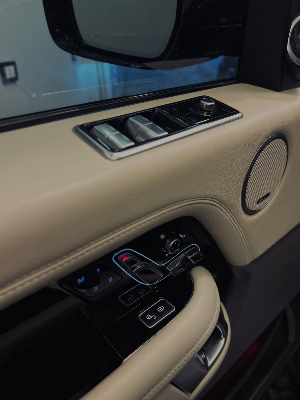 للبيع Range Rover Vogue 2020 🔥
⭐️ فئة Vogue أعلى فئة
⭐️ موديل 2020
⭐️ حالة ممتازة جداً
🌟 عداد 140 الف
⭐️ صالون فاخر وتجهيزات كاملة
⭐️ شاشة ديجيتال وعدادات رقمية
⭐️ دفع رباعي + أعلى مستويات الراحة والفخامة
⭐️ موتور قوي وأداء مميز
⭐️ العربية بحالة ممتازة وتستاهل المعاينة

العربية مناسبة للي بيدور على الفخامة والأداء في نفس الوقت 👌

للتواصل والمعاينة: 📱01212109000📲


**إذا كنت صاحب هذا الإعلان وتريد حذفه لأي سبب، رجاءا أرسل رسالة إلى الدعم الفني**