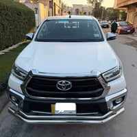 للبيع تيوتا بيك اب هايلوكس عالي بانزين مديل 2021 سعودي فول مواصفات تبر...