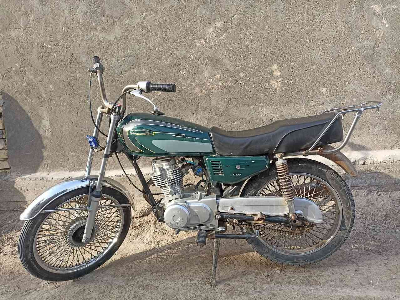 السلام عليكم اخوان دراجة نامة مفتوحة كاملة للبيع السعر 375 بية مجال قليل سوق الشيوخ رقم الموبايل ***********
