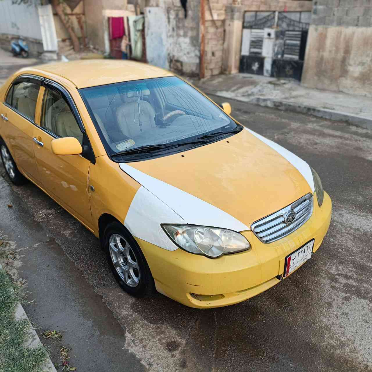 سلام عليكم شباب البيع بي واي دي f3سياره خير من الله مكينه وكير عادي سياره بيهه نقوصات بسيطه سنويه ٢٧تبريد بس كمبريسر  موديل ٢٠١١هيه مامسجله شباب اعيد هيه وخط مامسجله اني مكلف بل نشر السعر ٣٥وبيهه مجال رقم ***********
