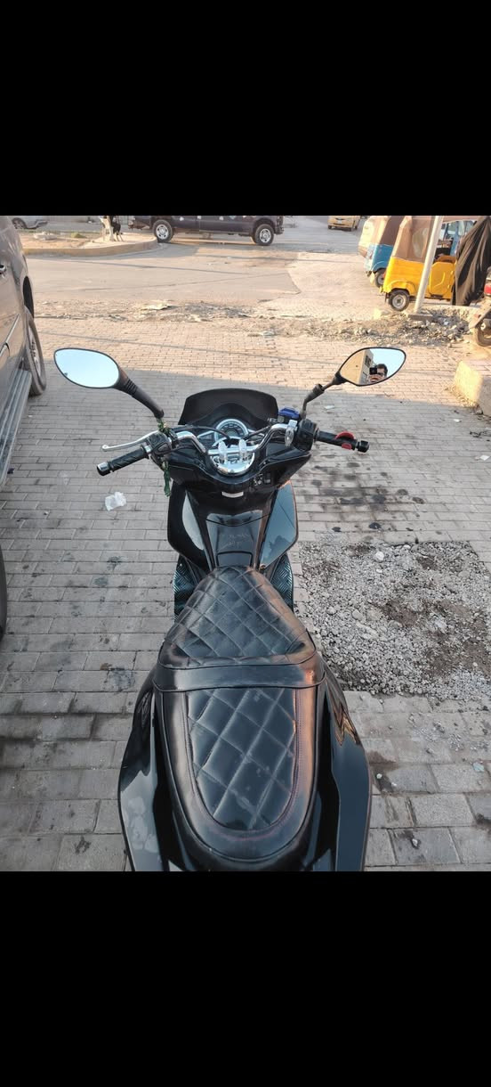 السلام عليكم مكلف بالنشر بي سي اكس اكس مرقمه هسه رقم انكليزي
ماشيه ٨ الف حقيقي
جي اف 
اتصال ع رقم ***********
