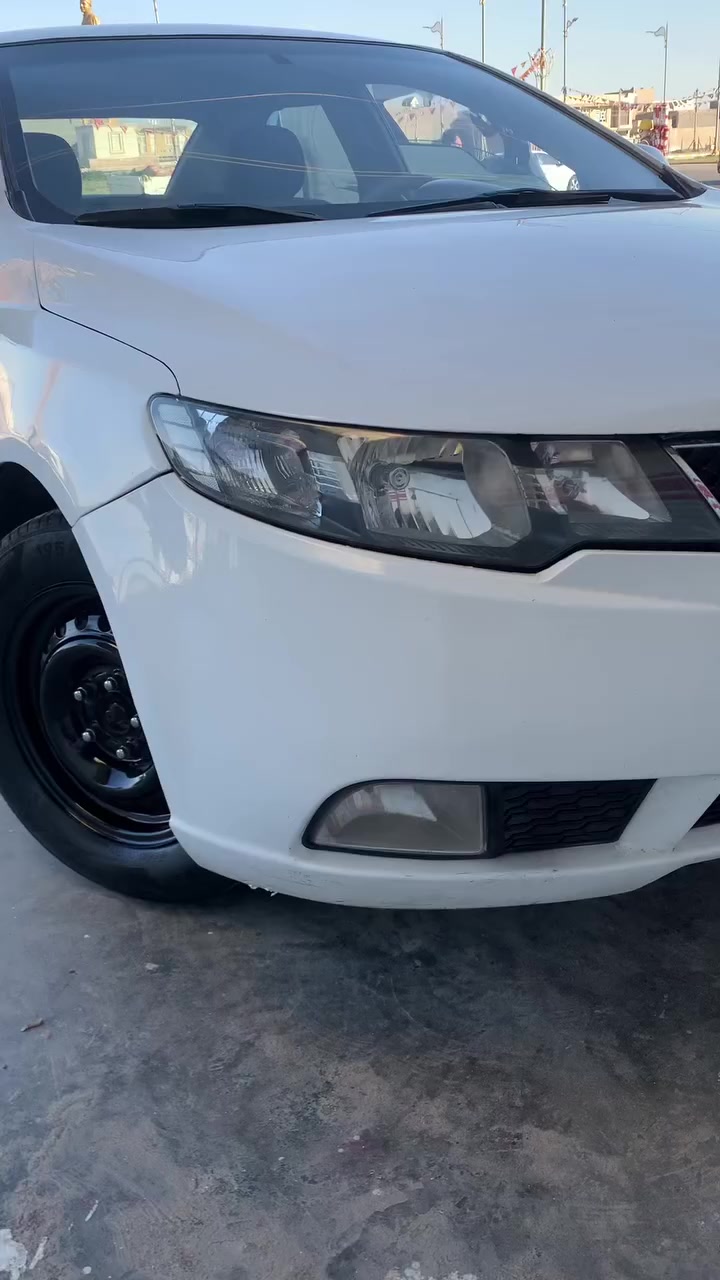 سلام عليكم سيراتو موديل 2011 رقم سلمانيه جديد سنويه جديده هزه جديده شرط التحويل محرك كير مكفوله تخم تاير ويل عادي داخل لونين تبريد + تدفه مكان صويره السعر 88 وبيهة مجال ( مصبوغه حزام ) 
***********
