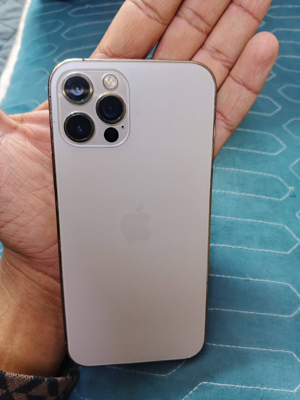 12برو ذاكره 256 بطاريه جديده شادهه وشاشه اصليه 3خيرات
سعر 300بي مجال بغداد ***********
