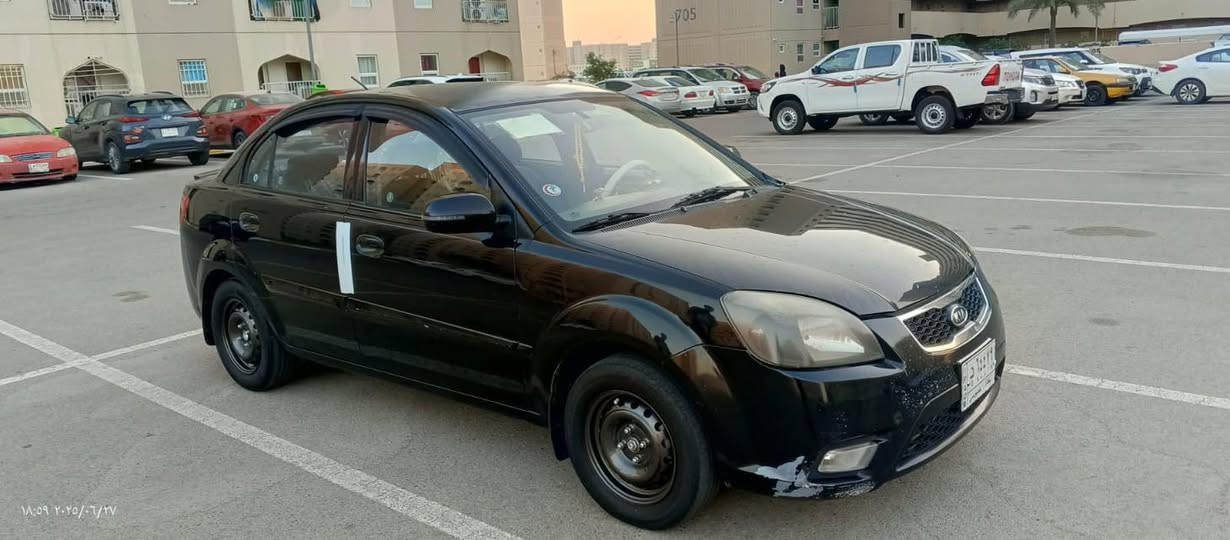 سلام عليكم كيا ريو 2011 مكينه1400 سياره كفاله عااامه من صبغ ومعجون وضربه وبارد  بس لبنيد طخه موضحه بصوره واني بدلت بنيد نفس لون سياره خير من الله كلها بلاديه تبريد تدفئه كلشي كلشي بلادي للستفسار*********** السعر92 وبيها مجال للشراي سياره ننااااشفه للأخير
