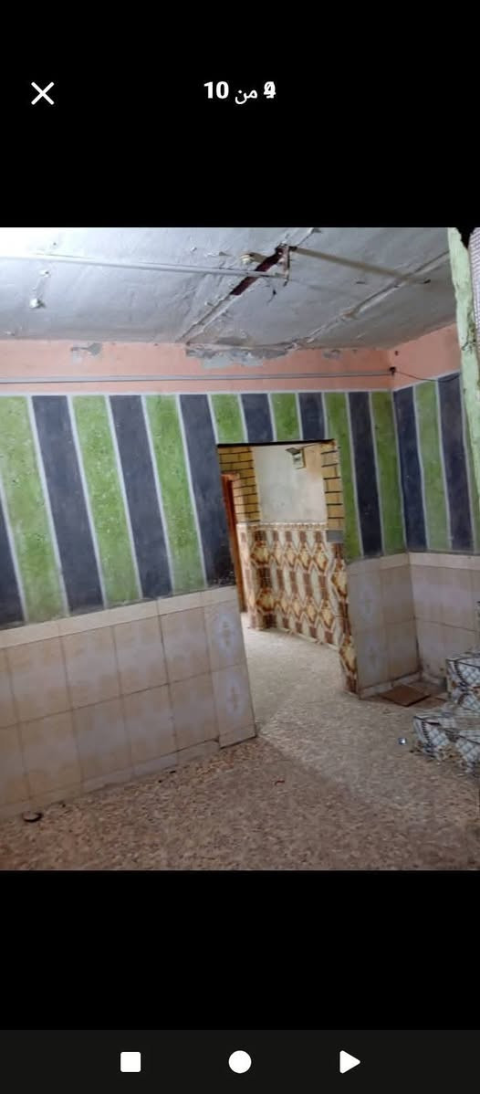 ..بيت للبيع طابو صرف ملك مساحه 173 
بيت طابق واحد يحتوي ع ثلاثه غرف وصاله داخليه وصاله خارجيه ومطبخ وديوانيه وصحيات .. 
عنوان الحيانيه شارع سيد ع مستطيل اول فرع  مقابل احسنيه البتول 
..رقم هاتف  ***********
..السعر 115 البصرة, العراق
