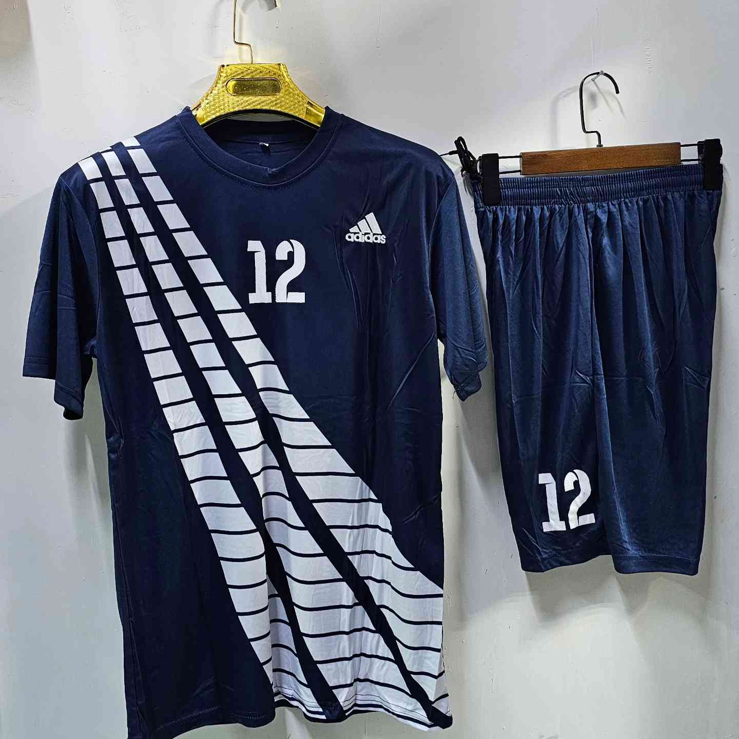 تاك للمدرب مالتك 
سيت 12 قطعة القطعه ب6 الف


**إذا كنت صاحب هذا الإعلان وتريد حذفه لأي سبب، رجاءا أرسل رسالة إلى الدعم الفني**