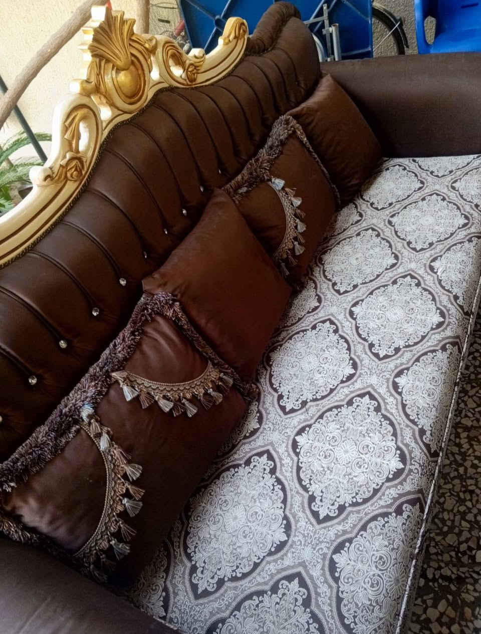 تخم زان ملكي تركي الدرجة الأولى ثقيل جدا اخو الجديد 
للبيع بسبب النقل الى بيت اصغر
مع الطبلات
اي ضرر مابي
بغداد الاثورين 
***********
