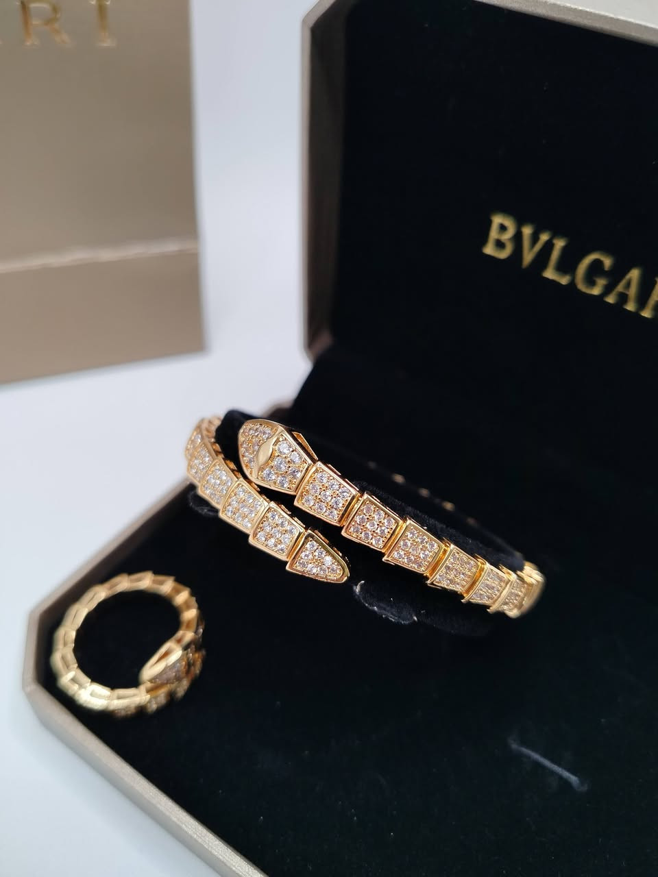 سوار ومحبس ماركة بولكاري مع الملحقات يوجد توصيل جميع المحافظات


**إذا كنت صاحب هذا الإعلان وتريد حذفه لأي سبب، رجاءا أرسل رسالة إلى الدعم الفني**
