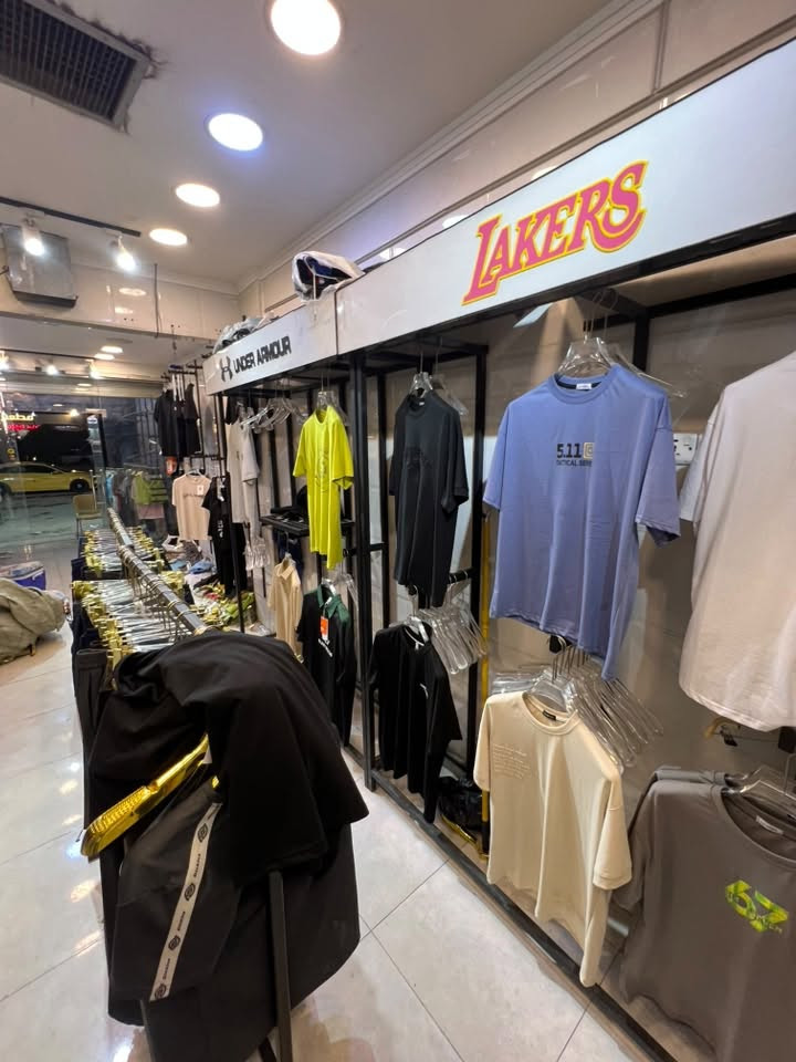 جاي اغير الديكور //  رفوف ديكور محل ارتفاع 190 عرض 2متر لد الانارة يشتغل
4 خانات للبيع سعر 400 كلهن
مفصل الخانه الوحدة ب250 قبل سنة
هسه كلهن اريدهن ب400
عنوان بغداد بلديات 
***********
