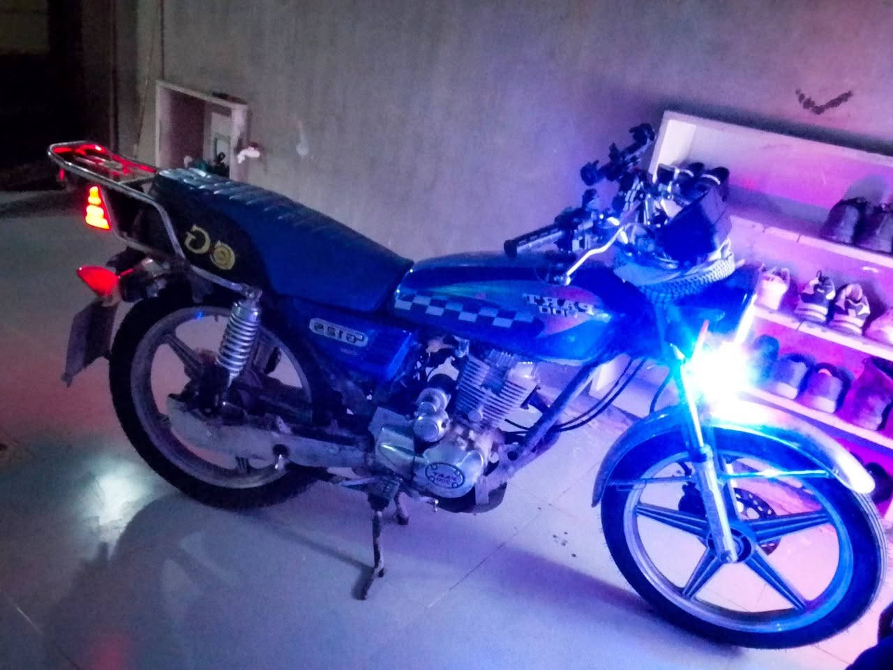 دراجه بارت 200cc خمسة گير موديل 2020 دراجه نضيف شلعه حلوه ومعدل كهربائيات كله شغال نگره سلف مكانه حي بدر سعر 500 وبي مجال / رقم *********** موجود فقط واتساب
