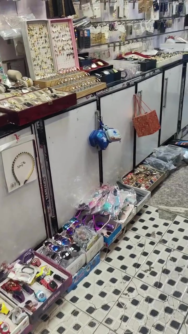 سلام عليكم
عندي كاونتر المنيوم مال محل
طول ١٤ متر


**إذا كنت صاحب هذا الإعلان وتريد حذفه لأي سبب، رجاءا أرسل رسالة إلى الدعم الفني**