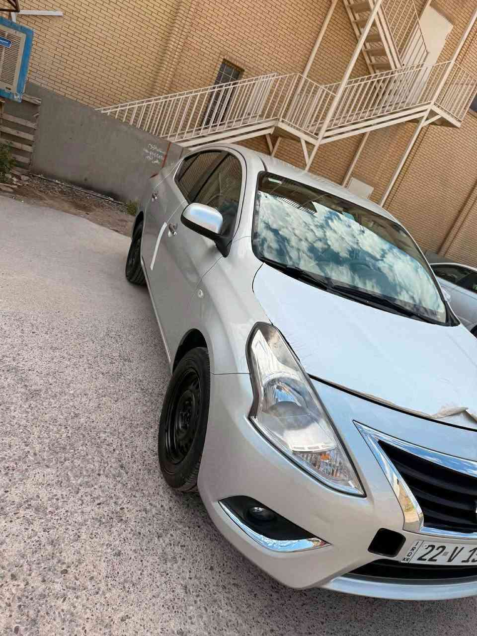 Nissan sunny 
مۆدێل 2024 جەمپێکی خەفیفی پشتەوەی هەیە 
دەرکەی لای سایەق سبوغە کەمێک ناوی گرتووە زۆر کەم لەگەڵ بستەک جامڵغ ساڵیانە و فەحس تاوەک و 2030 ،
سەیارەکە زۆر پاکە 
19000 نۆزدە هەزار ڕۆیشتووە 
نرخی 113 مەجالێکی برایانە.
ژ.م *********** أربيل, العراق
