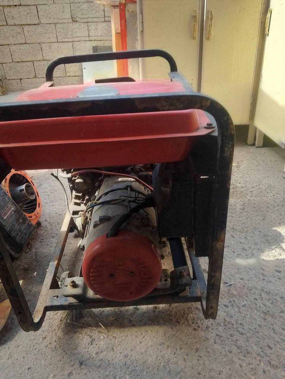 مولد 5كيفي شغال ونكره سعر 400 وبي مجال قليل ***********مكاني بغداد المعامل الحسينيه
