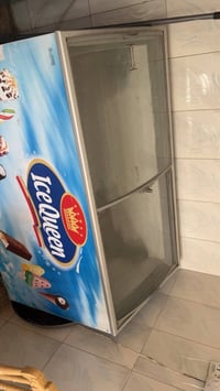 مجمده عارضه للبيع مبيها اي ضرر  شغاله وتجميها كلش زين تفيد المحلات  07...