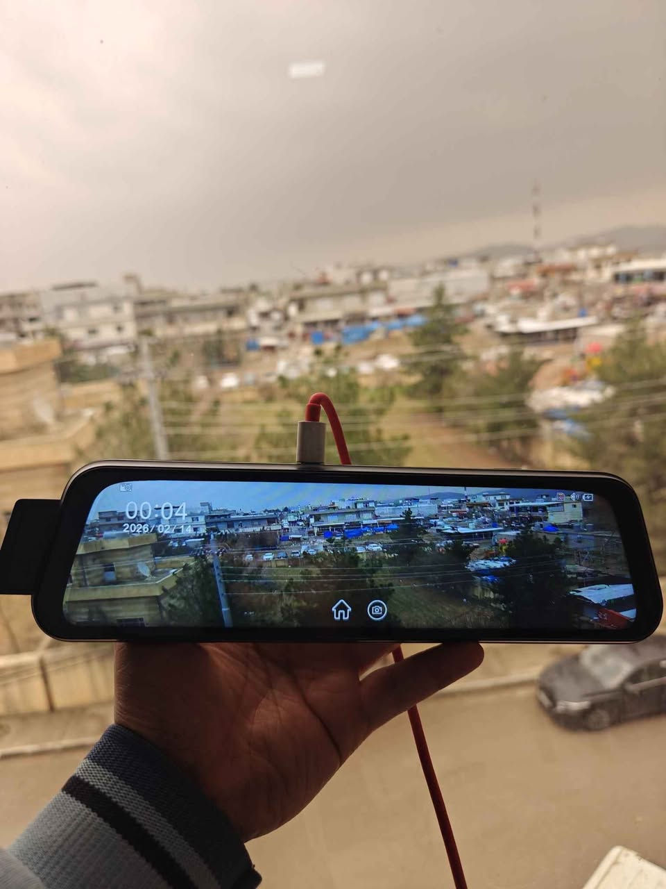 ئاوێنەی سەیارە شاشە کامێرای پێشەوە و دواوە کامل شاشەکەی کامێرایە نەک نیوەی ، لەمسە و ڕیکۆردی کامێراکان دەکات 
نرخی 55 هەزار  
*********** السليمانية, العراق
