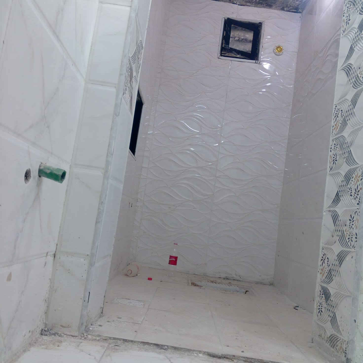 بيت للبيع ((50م)) 🚩🚩🏠🏠خط اول قريب على شارع الصب العنوان النجف 👇👇
بيت للبيع المساحه 50متر قريبه على شارع الصب 
#يحتوي البيت على غرفه وصاله ومطبخ وحمامات 
#السعر 25وبي مجال (اقرار محكمه سند25)
للستفسار***********📞📞
