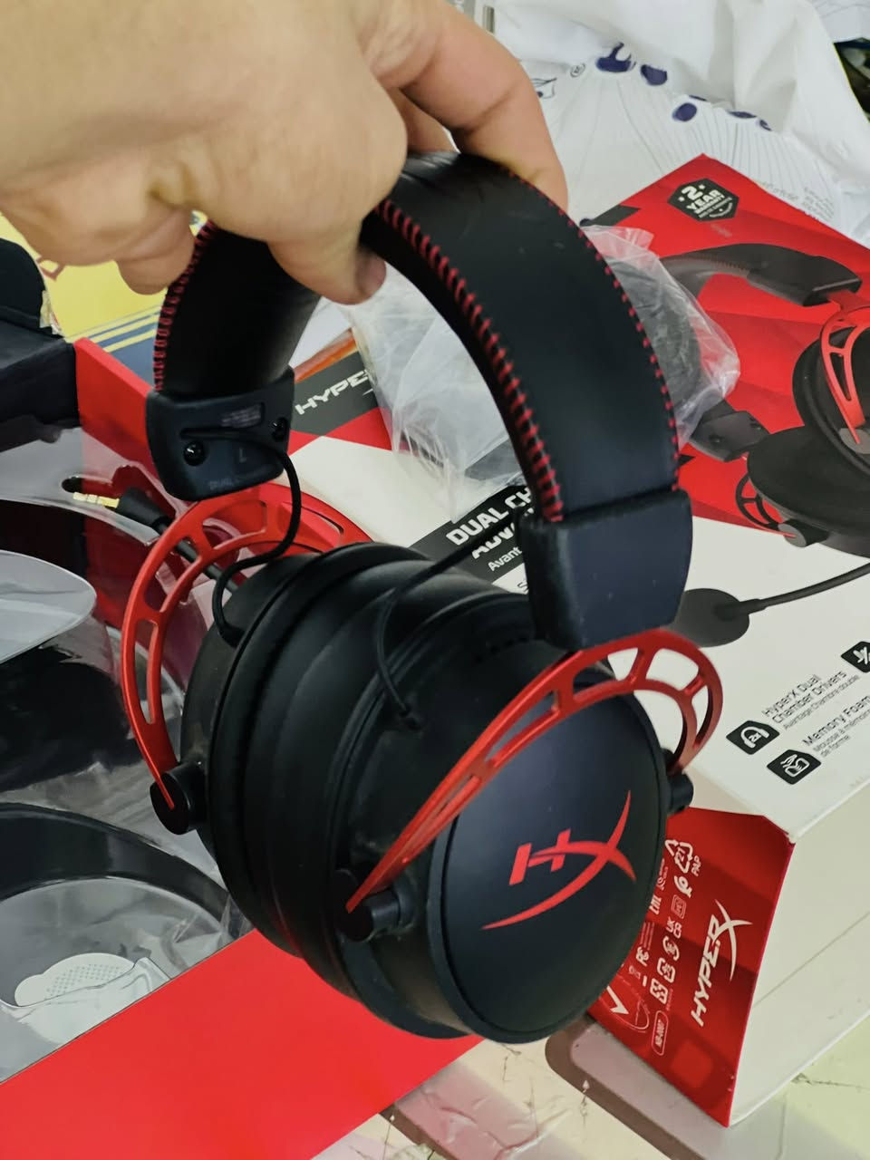 سماعه هايبر اكس نسخه الفا 
ترهم كل الاجهزه بلي اكس بوكس pc جديده كلش مصارلها يومين يمي حته ملابسها شخط مابيها كل ملحقات وياها سعرها ب50 توصيل موجود ***********
