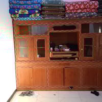 معرض للبيع سعره 100وبي مجال خشب الاصلي ومابي اي نقص للتوصل 07814493710...