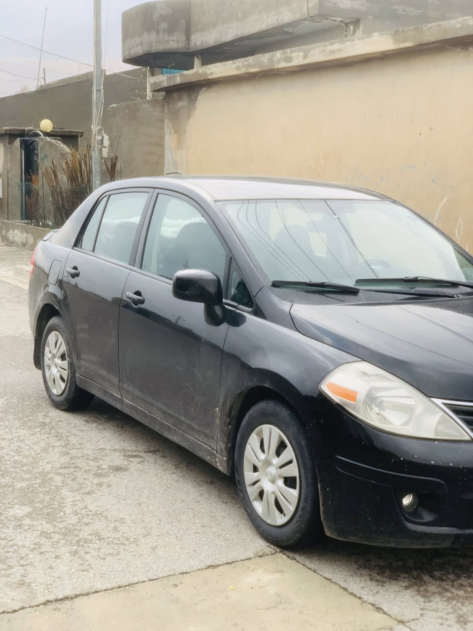 سلاو لە ئەدمین 
نیسان ڤیرسا
 مۆدیل٢٠١١
مەکینە ١٨ 
گیرمەکینە بە شەرت
یەک پارەچە بۆیاخی هەیە 
سەنەوی هەتا ٢٠٢٩ نوییە
١٤٧km
قەپاتە بەس سلایت نییە 
***********
مەسج بکە لە خزمەت دامە
