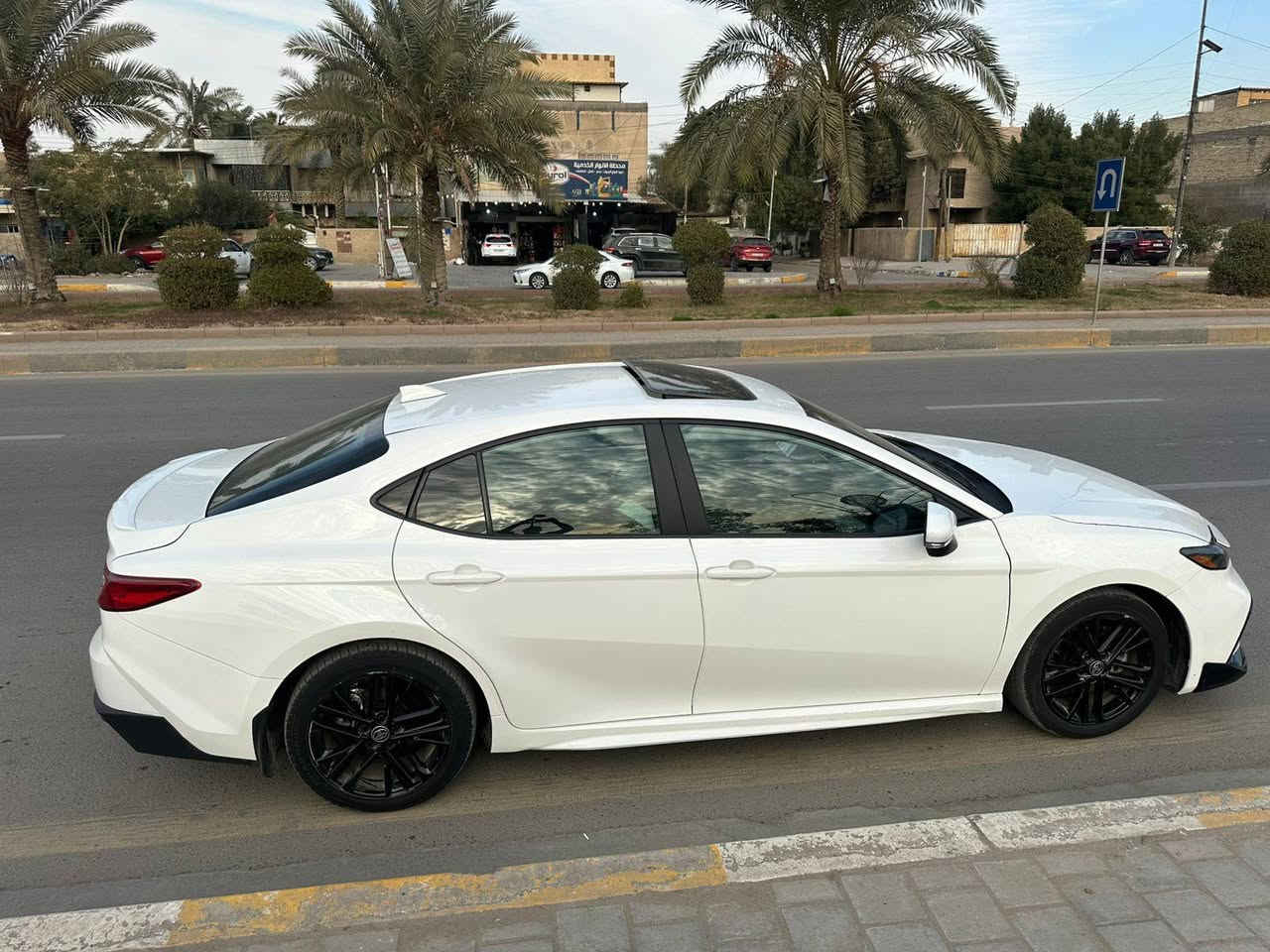 � للبيع | Toyota Camry 2025 Hybrid (SE)

✨ لون ابيض 
 ◽️فتحة سقف 
⚙️ محرك 2500cc هايبرد – أوتوماتيك
📏 الممشى: 5,000 ميل وحالياً 8000

✅ بصمة تشغيل وأبواب
✅ جلد أسود + LED
✅ رادار أمامي + مثبت سرعة
✅ قيادة ذاتية
✅ EV / Sport / ECO
✅ نقطة عمياء + تحديد المسار
✅ مانع تصادم وانزلاق
✅ شاحن لاسلكي

💰 السعر:210 بيها شي بسيط 
📍 الموقع: بغداد زيونه 
ضرر ، جاملغ وبنيد 
📞 واتساب / اتصال: +964 771 970 6458
