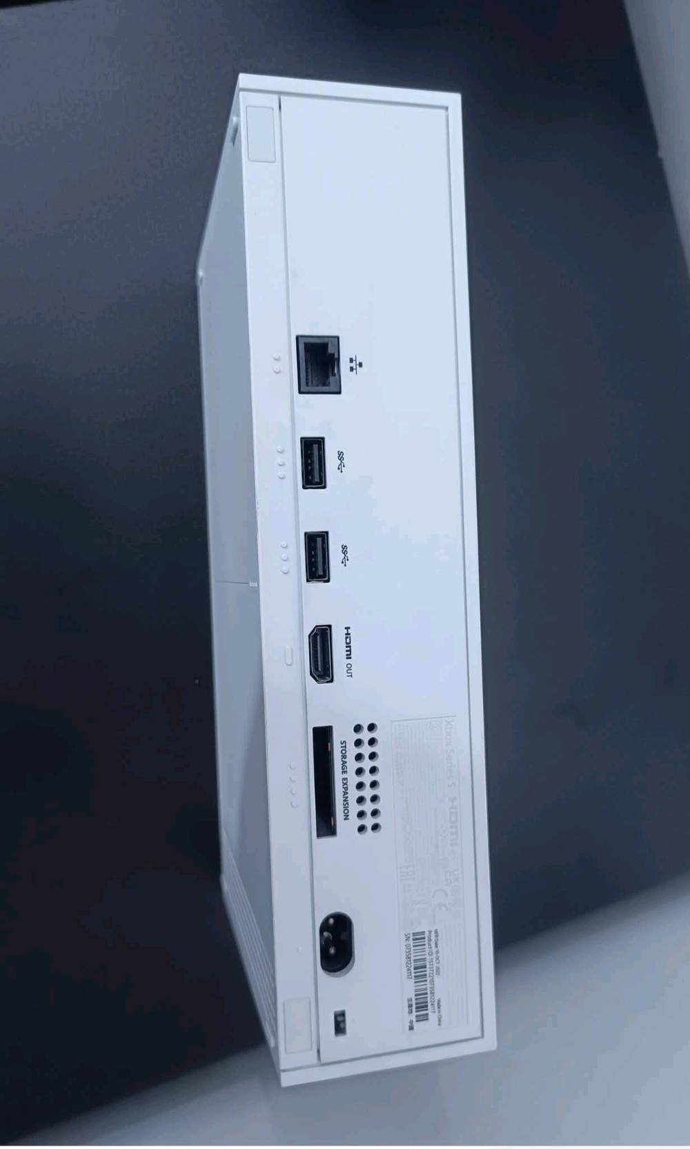 سلام عليكم اكس بوكس سيرس اس صدار 24ويا يدة اصلية هارد خارجي كارتونة ويا ستخدامة 4اشهر جديد لوك تجي تفحصة بكاني بغداد زعفرانية 