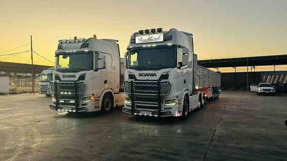 السلام عليكم
سكانياً عدد ٢ موديل ٢٠٢٠ -٢٠١٨ فول مواصفات حجم S500 بودي تريلة عراق موديل 2025-2024 تخم تاير الرأس ياباني والعربانة GT رقم سليمانية 
للاستفسار الاتصال بالرقم ***********
