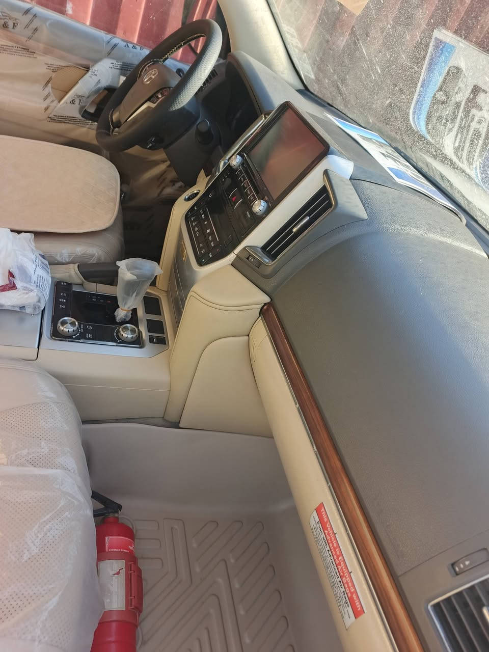 لاندكروز موديل 2017 vxr 5.7 كفالة عامة عدا باب السائق بي ضربة خفيفة كلش رجعت ع البارد كما موضوح في السونار رقمها بصرة سنوية 2027
ماشية 120 الف
السعر 5/25$ وبيها مجال 
البصرة ابي الخصيب
*********** موجود ع الواتساب
