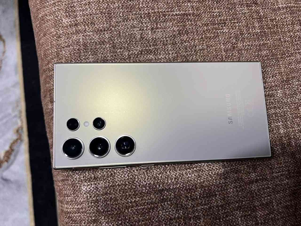 السلام عليكم سامسونج S24 الترا لون تيتانيوم كفاله عامه الجهاز ما مفتوح ذاكرة256
هاتف/ ***********
