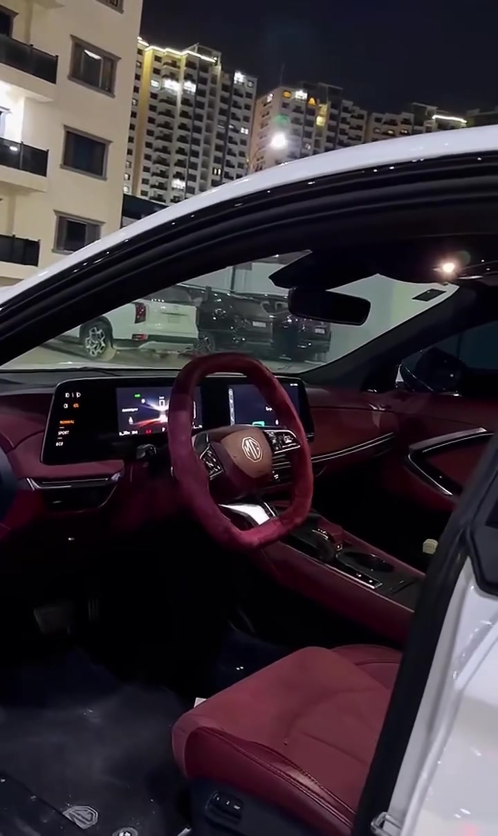 سلام عليكم

MG7 موديل 2024 بحالة الوكالة - مواصفات
تفاصيل السيارة:
• المحرك: 2000 Turbo مع نظام "عطاس" تيربو (Blow-off valve) لأداء رياضي مميز.
• المسافة المقطوعة: 12,600 كم (قابل للزيادة البسيطة).
• الضمان: السيارة لا تزال تحت ضمان الوكالة (أي عطل يتم إصلاحه داخل الوكالة مجاناً).
المواصفات والإضافات:
• التعديل الخارجي: تم تغيير شعارات السيارة بالكامل إلى شعارات بـورش (Porsche) لإعطاء مظهر فريد وفخم.
• نظام العادم (الكزوز): كزوز رياضي أصلي مع إمكانية التحكم الكامل (فتح وإغلاق الصوت) عن طريق الشاشة الداخلية.
• الجناح: جناح خلفي كهربائي "سبويلر" يتفاعل مع السرعة أو التحكم اليدوي.
• المقصورة الداخلية: تصميم داخلي فاخر يجمع بين جلد الـ Alcantara (كنتارة) والجلد الطبيعي لمظهر رياضي وأنيق.
السعر المطلوب: 23,500$ (شدتين و35 ورقة)
ملاحظات إضافية:
• السيارة بحالة ممتازة جداً، صبغ وكالة، وجاهزة للاستخدام فوراً.


**إذا كنت صاحب هذا الإعلان وتريد حذفه لأي سبب، رجاءا أرسل رسالة إلى الدعم الفني**