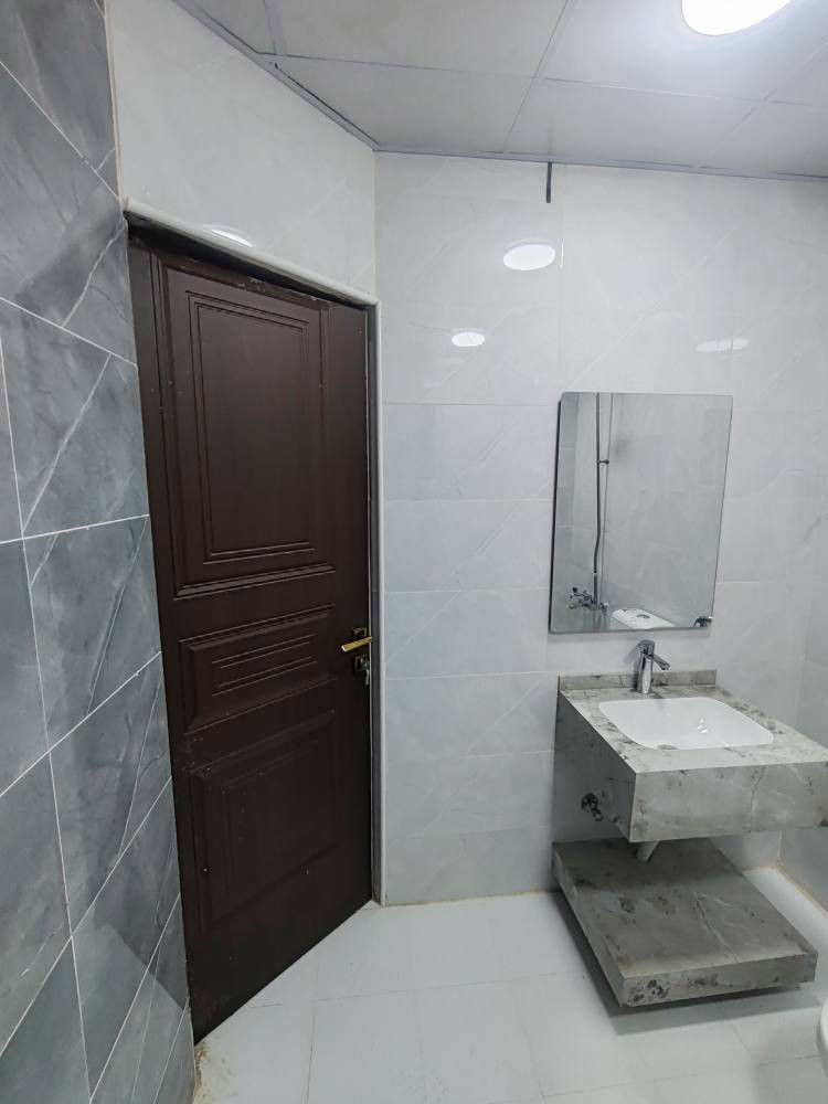 🏡 دار للبيع – الأعظمية (الأخطل)
فرصة سكنية مميزة بموقع راقٍ وقريب من جميع الخدمات
📐 المساحة: 125 م²
📏 الواجهة: 8.5 م
🛣️ شارع عريض مع رصيف نظامي
📍 الموقع: الأعظمية – الأخطل – قرب جامع الصديق
✨ مواصفات الدار:
أربع غرف نوم
حمامين
كراج سيارة
تصميم عصري وتشطيب حديث
إنارة خارجية مميزة
موقع هادئ ومخدوم بالكامل
💰 السعر: 565,000,000 دينار عراقي
📞 للاستفسار والمعاينة:
مكتب الشمم الهندسي للمقاولات والاستثمار العقاري
☎️ ***********
☎️ *********** بغداد, العراق
