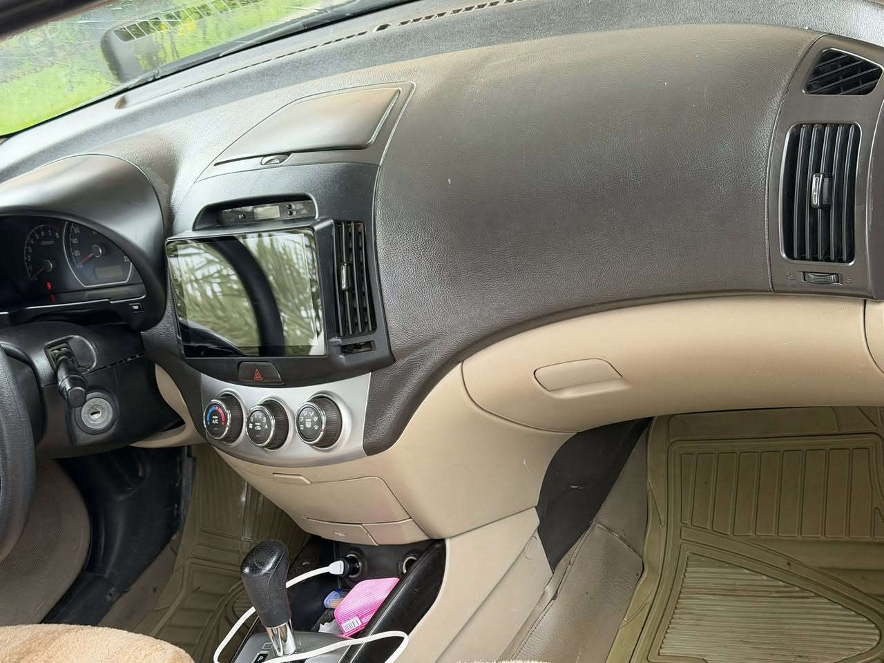 اللنتر موديل 2010 خليجي سنويه ورقم جديد محرك شرط ما مفتوح بدون عيب دكشن عالي كير شرط صدر جديد تايرات جديد سياره بدون مصرف ضرر قطعتين باب السكن والوره السكن 
مكان السياره كركوك الحويجه السعر 104 وبيها مجال بسيط
موبايل ***********     ***********
