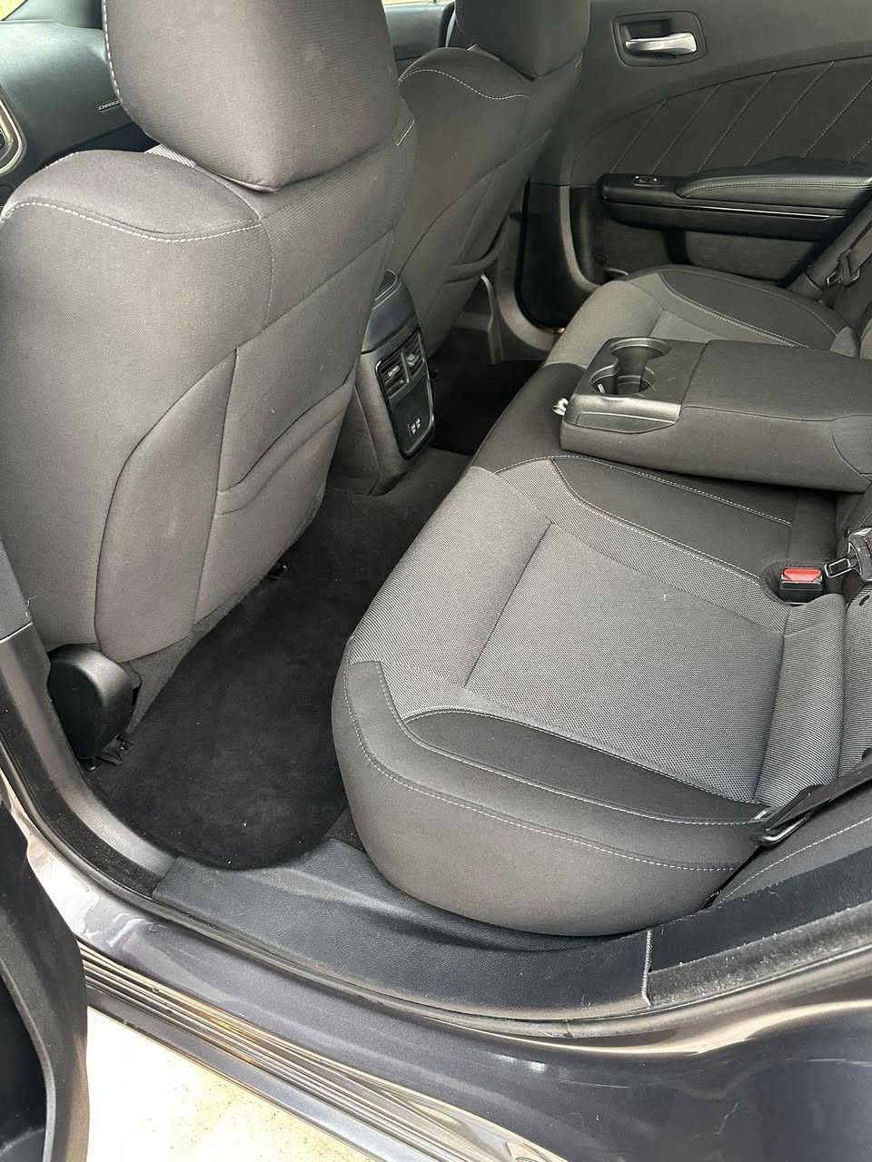 السلام عليكم 
دوج جارجر موديل 21 
وارد امريكي ححادثهه سرقه جاملغ ومبدل واحد جديد اصلي نفس لون دخول جديد سنويه باسم المشتري 
ماشيه 85 
لسياره جديده حيل مابيهه لا شخط ولا خدج ولا رصعه
بدون مواصفات فقط شفتات بلستيرن وحساس خلفي 
لسعر 255
لعنوان /بغداد /شهداء لبياع 
رقم لهاتف 
***********
