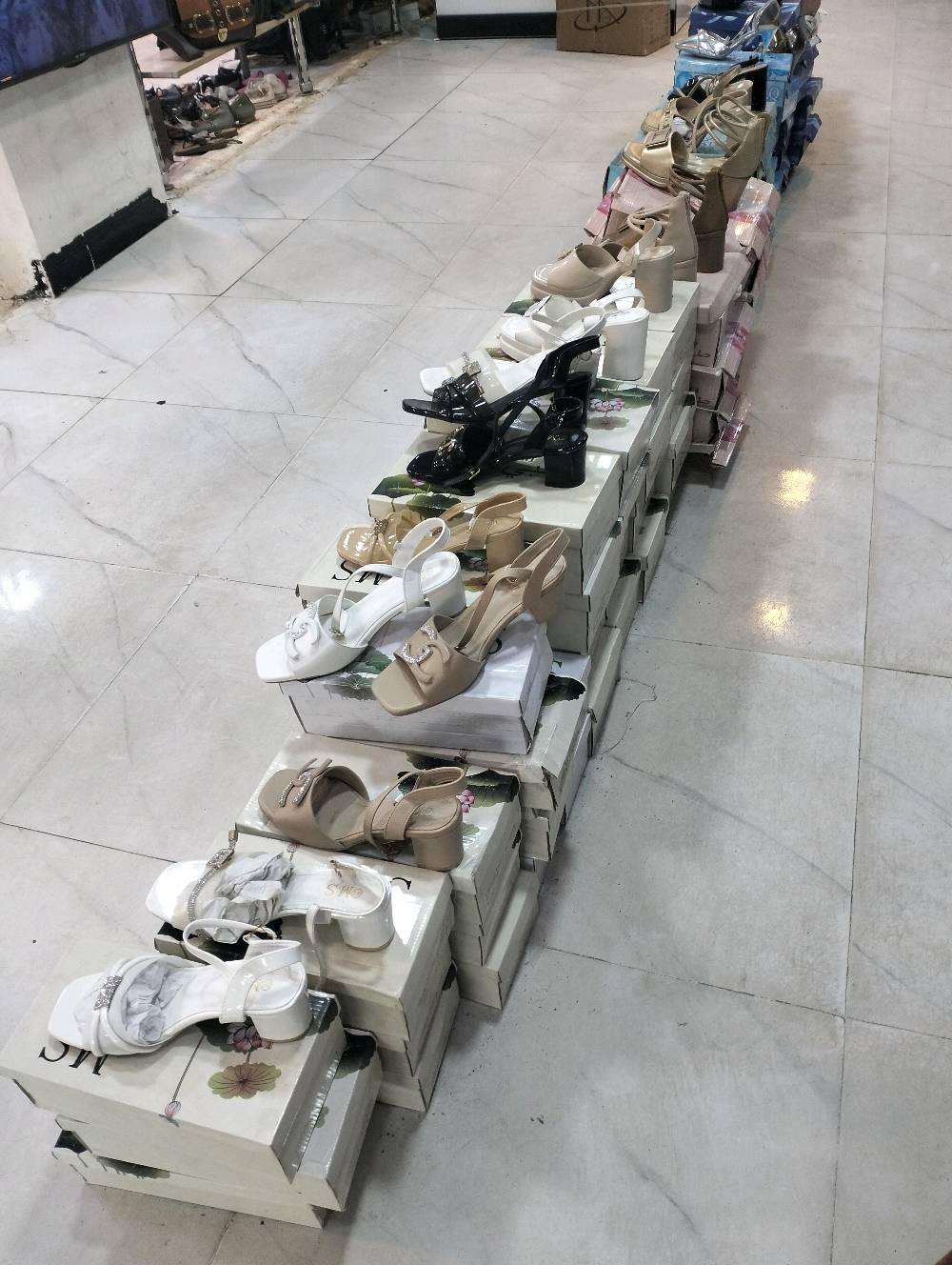 بيع الاغراض وبيع الديكور وبيع البضاعه ***********