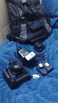 كانون D750 للبيع رقم الهاتف 07813352962