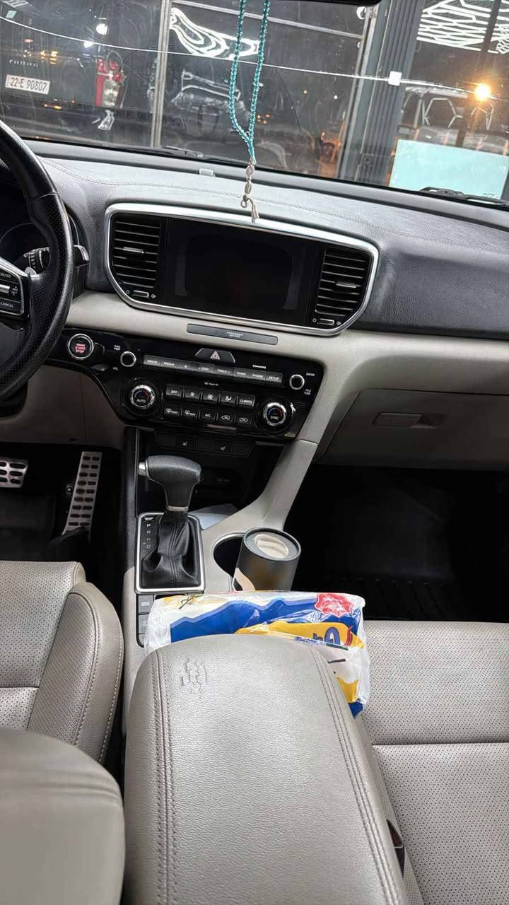 السلام عليكم... كيا سبورتج 2020 وارد امريكي فول مواصفات 1_1 ضررها فقط مبدل بنيد وجاملغ خلفي مرشوش رقم بغداد تحويل ثاني يوم... مكان السيارة بغداد للأستفسار ‏‪***********‬‏ بغداد, العراق
