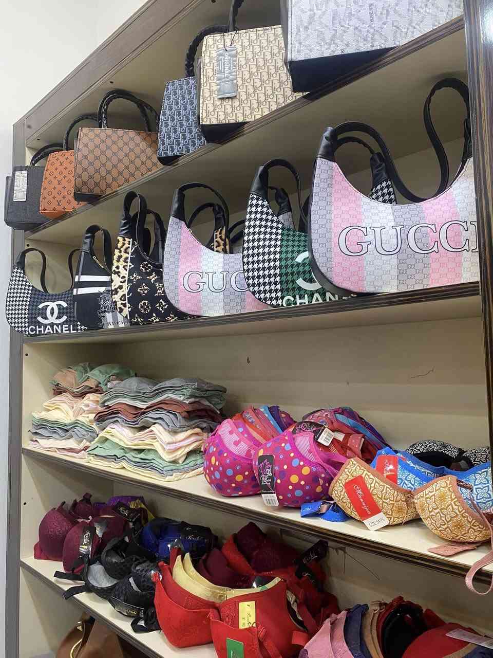 مرحبا هذا الديكور عندي للبيع  للستفسار ***********
