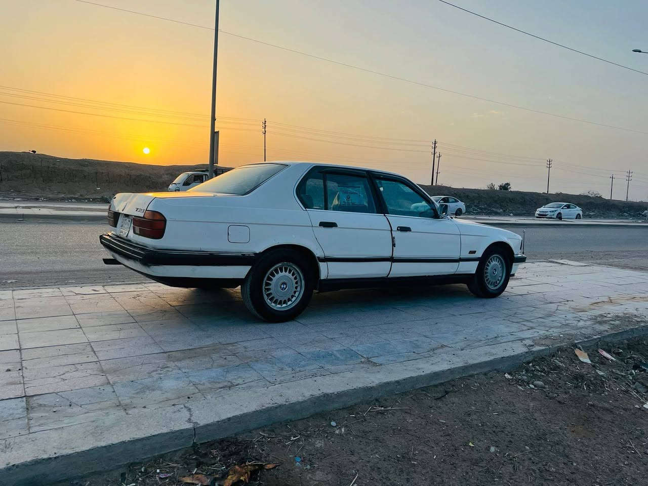 السلام عليكم بي ام 87 كير ومكينه وتخم تاير جديد راعيهه يسوي بس وكاله العنوان فلكه بسمايه السعر 22 وبيهه مجال رقم الهاتف ***********
