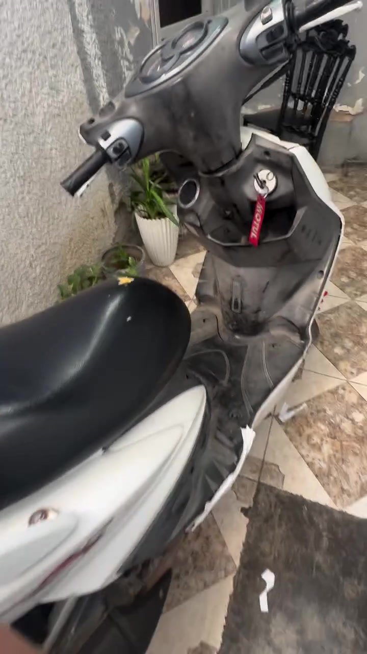 سلام عليكم سكنس فحل رميه صالها ٤ اشهر نازله مكفوله من التاير الامامي للتاير الخلفي دراجه خير من الله شلعه معدل تجي وتجيب وياك كوستر فيتريه الدراجه نقصاها فقط بريك امامي وشويه كماليات بسيطه يعني ادامه شهريه مثل اي دراجه دهن ابدل موتل كل ٢٠ يوم مكاني البنوك قرب تقاطع الفلسطيني رايدها ب ٨٥٠ وبيها مجال حك الجيه  وانوه علا شغله اني مو بياع شراي اني جناي  واذا اكو مراوس ي جيتي أر نضيفه او سكنس لد    للستفسار ***********
