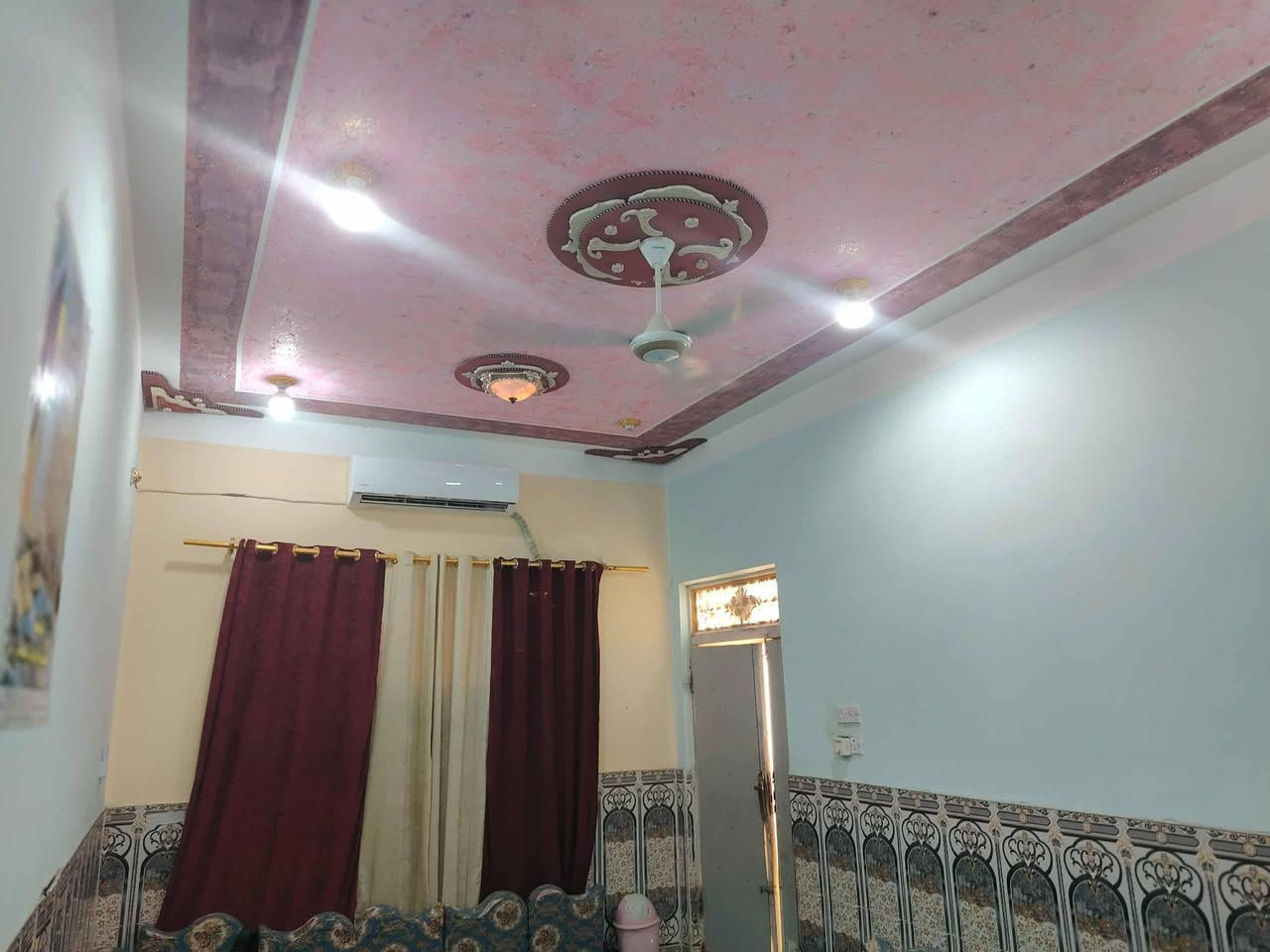 دار للبيع مساحه 150 م
غرفتين صاله مطبخ استقبال
صحيات داخليه وخارجيه
بناء طابوق صب كونكريت
تقع امامه حديقه
سوق الشيوخ العكيكه الحي العسكري
شارع مركز الشرطه الجديد قرب مدرسة النوافل الابتدائية
السعر 85 وبي مجال
للاستفسار اكثر الاتصال 
‏‪***********‬‏
